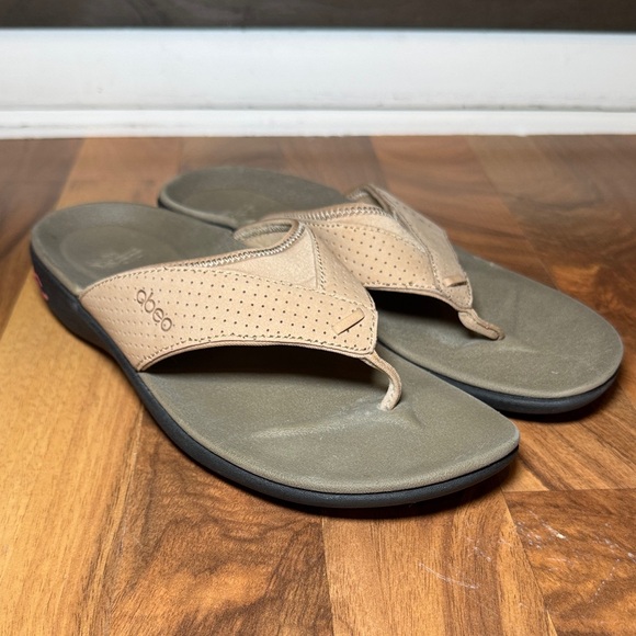 Abeo Shoes - ABEO Beige and Olive Sandals flip flops woman’s size 9
